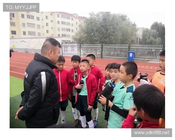 儿童玩中国足球（中国小孩足球）sports